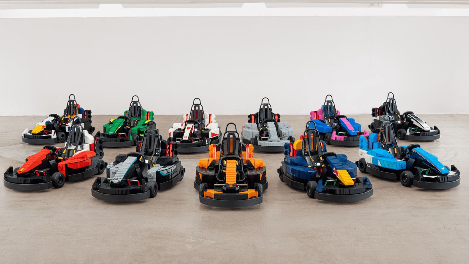 F1: Οι 22 οδηγοί θα «τρέξουν» με LEGO μονοθέσια στο GP του Silverstone